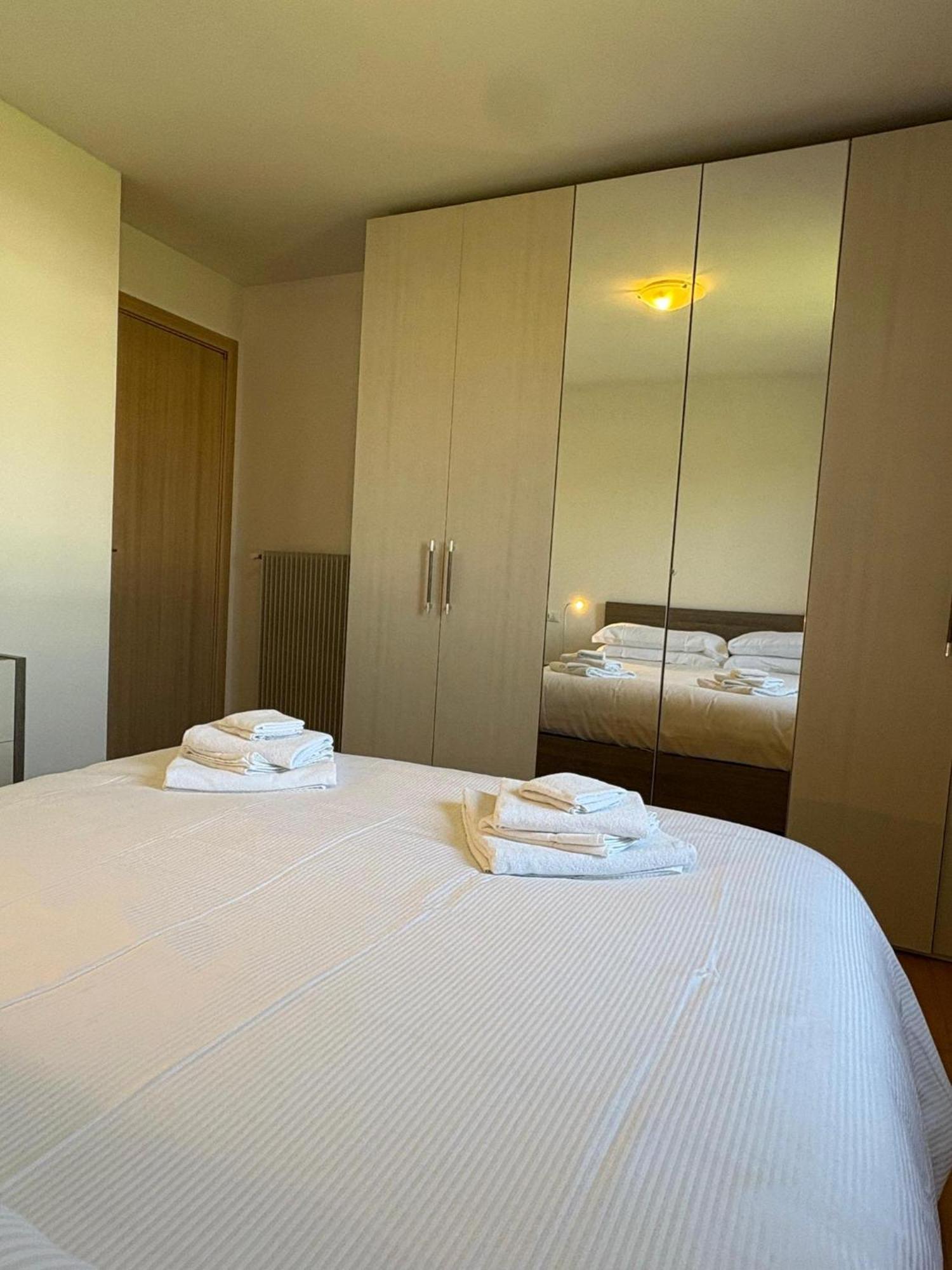Crossroads Apartment Santa Maria la Longa المظهر الخارجي الصورة